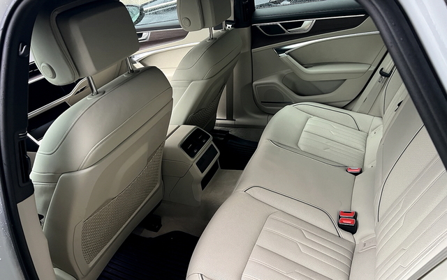 ▲ 시승 차량의 뒷좌석 모습. ⓒ김재홍 기자