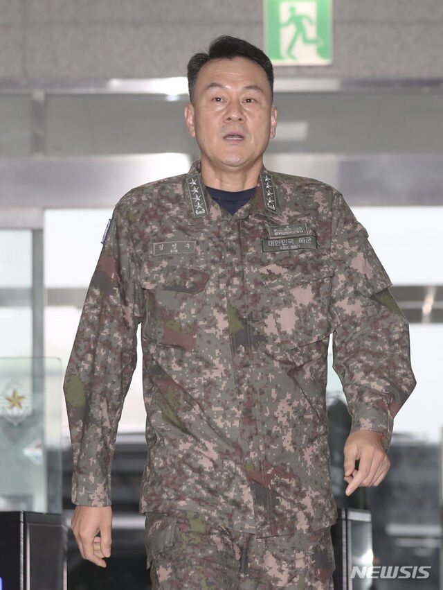 ▲ 김명수 합동참모의장 후보자가 1일 오전 서울 용산구 국방부 별관 후보자 사무실로 출근하고 있다. 2023.11.01. ⓒ뉴시스