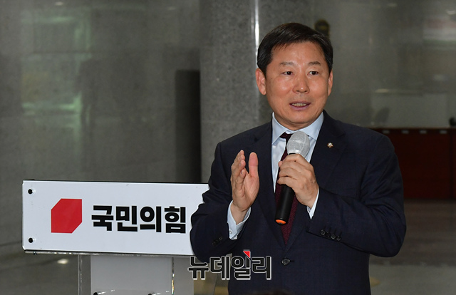 ▲ 이철규 국민의힘 사무총장이 지난 5월 8일 오전 국회 의원회관에서 열린 '윤석열 정부 출범 1주년 사진전 다시 경제다!'에서 축사를 하고 있다. ⓒ이종현 기자