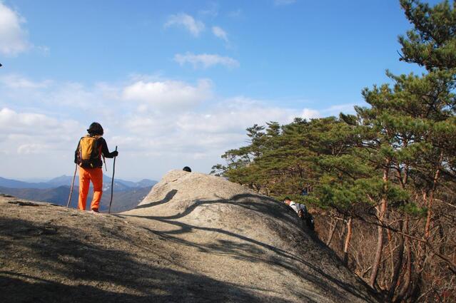 ▲ 희양산의 긴 암릉 구간.ⓒ진경수 山 애호가