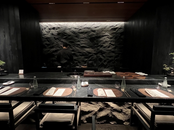 ▲ 리뉴얼된 오마카세 공간 콘셉트는  '묵암(嘿暗)'. 고요하고 어둡다는 뜻이다. ⓒ최신혜 기자