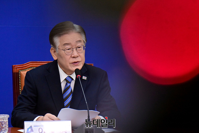 ▲ 이재명 더불어민주당 대표가 2일 국회에서 민생경제 기자회견을 갖고 발언을 하고 있다. ⓒ이종현 기자