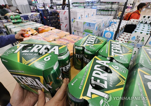 ▲ 하이트진로는 9일부터 맥주 출고가를 7% 인상한다고 밝혔다. ⓒ연합뉴스