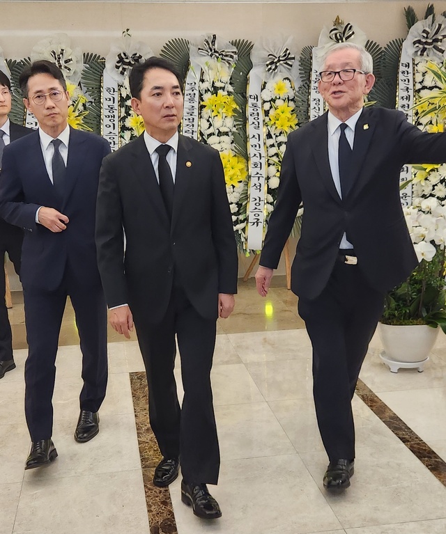 ▲ 2일 오후 박민식 국가보훈부 장관이 고(故) 이인수 박사의 빈소를 찾았다. ⓒ진선우 기자