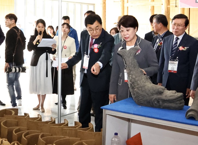 ▲ 이달희 경북도 경제부지사는 “경상북도가 천년고도 경주에서 한옥박람회를 개최함을 뜻깊게 생각하며, 이번 박람회가 한옥에 대한 가치·정보 공유의 장이자 한옥 관련 사업의 발전 방향을 모색하는 비즈니스의 장이 되기를 바란다”고 말했다.ⓒ경북도