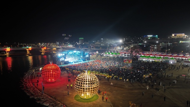 ▲ ‘청송사과축제장’이 연일 수많은 관광객들로 북적이고 있다.ⓒ청송군