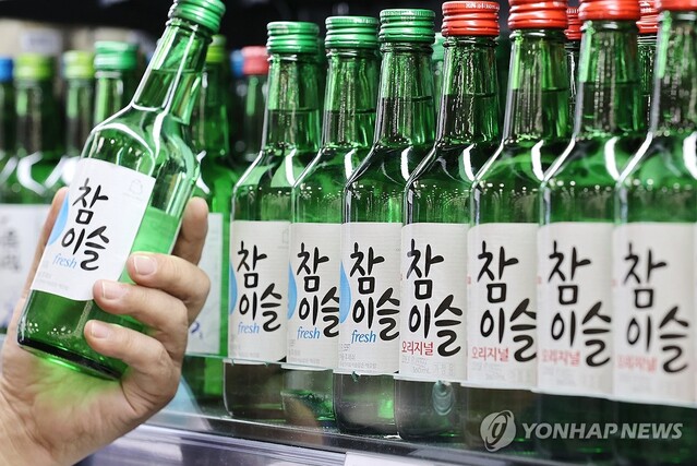 ▲ 소주 등 증류주 제조업의 4분기 경기전망지수가 91.7로 전분기 전망지수보다 크게 악화됐다. ⓒ연합뉴스