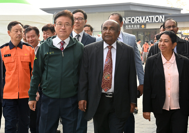 ▲ 이번 행사에는 스리랑카 마힌다 야파 아베와르다나 국회의장, 국회의원, 주한 스리랑카 대사 등 해외 내빈들이 많이 참석해 새마을 페스티벌이 국제행사로 발돋움할 수 있도록 자리를 빛냈다.ⓒ경북도