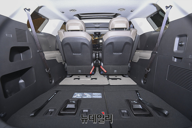 ▲ 3열 시트를 접어 트렁크 공간을 확보한 모습 ⓒ뉴데일리