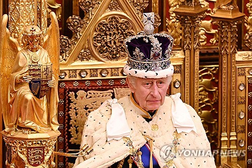 ▲ 영국 찰스 3세 국왕이 7일(현지시간) 의회 개회식에서 '킹스 스피치'를 하고 있다. ⓒ연합뉴스