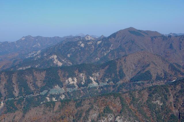 ▲ 시루봉 전망대에서 바라본 조령산.ⓒ진경수 山 애호가