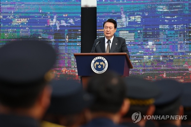 ▲ 윤석열 대통령이 9일 서울 용산어린이정원 잔디마당에서 열린 제61주년 소방의 날 기념식에서 기념사를 하고 있다. 2023.11.9 ⓒ연합뉴스