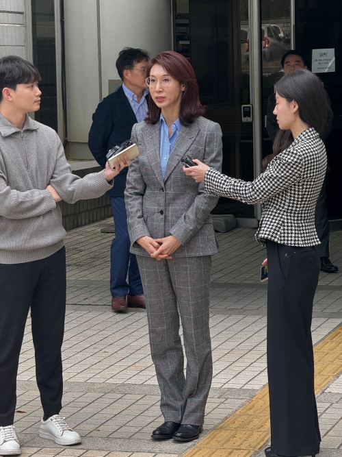 ▲ 9일 서울고등법원에서 진행된 이혼 소송 항소심 변론준비기일을 마치고 나온 노소영 아트센터 나비 관장. ⓒ이성진 기자