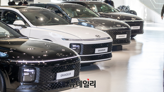 ▲ 지난해 출시된 신형 그랜저도 예전에 비해 가격이 대폭 상승했다. ⓒ뉴데일리DB