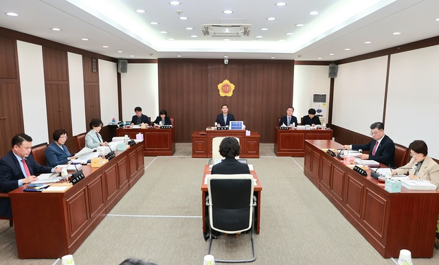 ▲ 대구시의회 교육위원회(위원장 이동욱)가 11월 10일 대구동부교육지원청 포함 5개 교육지원청을 대상으로 한 행정사무감사를 실시했다.ⓒ대구시의회