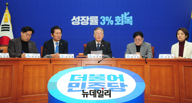 ▲ 이재명 더불어민주당 대표가 지난 8일 오전 국회에서 열린 최고위원회의에 참석해 모두발언을 하고 있다. ⓒ이종현 기자
