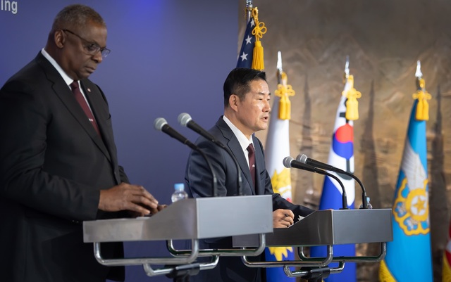 ▲ 신원식 국방부장관과 미국 로이드 오스틴 국방장관이 13일 서울 국방부 청사에서 제55차 한미안보협의회의(SCM)를 개최한 후 공동기자회견을 하고 있다. ⓒ국방부