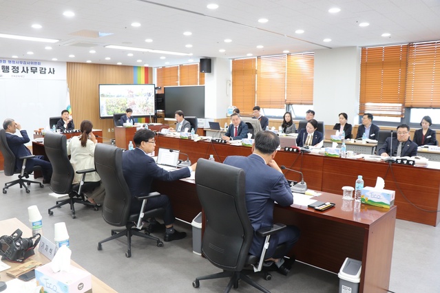 ▲ 경북도의회 문화환경위원회(위원장 김대일)는 10일 경북문화재단으로부터 2023년 주요업무 추진상황과 2024년 주요업무계획을 보고받고 강도 높은 행정사무감사를 실시했다.ⓒ경북도의회