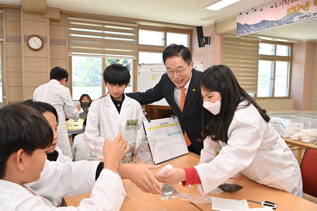 ▲ 경북교육청(교육감 임종식)은 농산어촌 작은 학교의 우수한 공간과 환경을 활용하여 도시 큰 학교와 공동 수업을 운영하는 ‘경북 도(都)-농(農) 이음교실’을 시범 운영한다.ⓒ경북교육청