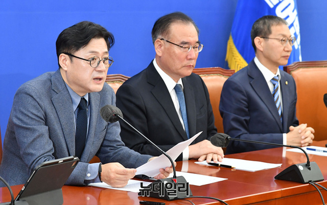 ▲ 홍익표 더불어민주당 원내대표가 지난 7일 국회에서 열린 원내대책회의에 참석해 모두발언을 하고 있다. ⓒ이종현 기자