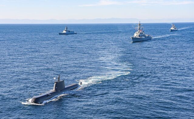 ▲ 한미 해군이 11월14일 동해상에서 연합·합동 해상훈련을 실시하고 있다. 이번 훈련은 적 도발에 대비해 군사대비태세를 확립하고, 연합합동작전 수행능력 향상과 상호운용성 증진을 위해 계획했다. ⓒ해군 제공