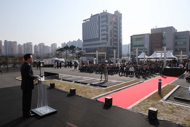 ▲ 김태흠 충남도지사가 15일 내포신도시에서 농어촌공사충남본부 이전 기념식에서 축사를 하고 있다.ⓒ충남도