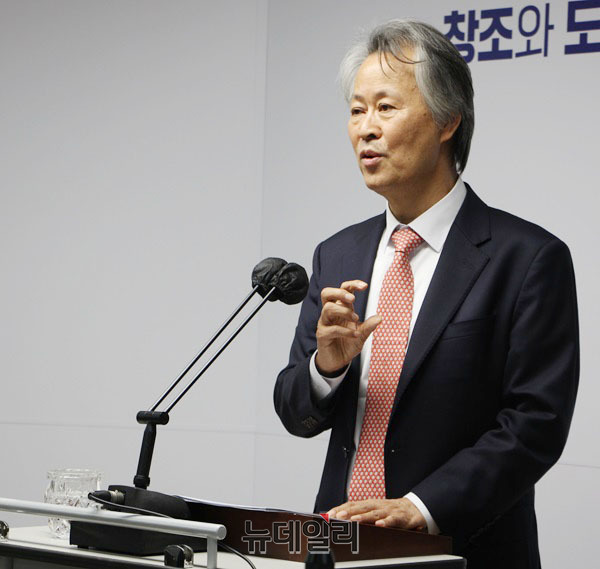 ▲ 고진광 인간성회복운동추진협의회 이사장이 16일 세종시청 정음실에서 기자회견을 하고 있다.ⓒ이길표 기자