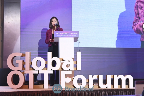 ▲ 16일 국제 OTT 포럼에서 발표 중인 재니스 리 뷰 총괄대표. ⓒ서성진 기자