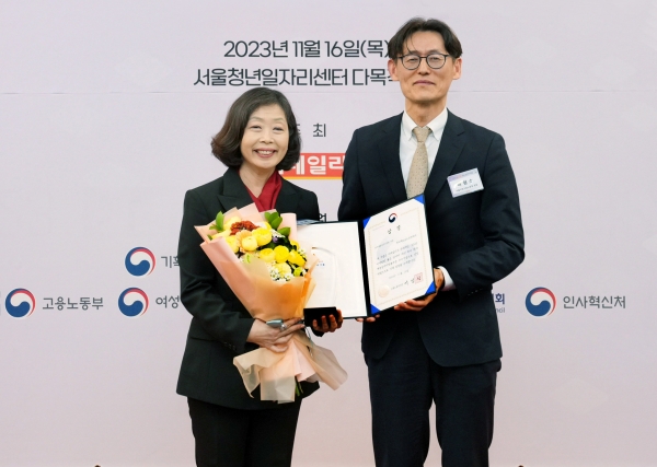 ▲ 왼쪽부터 한국맥도날드 정승혜 부사장, 서울지방고용노동청 하형소 청장ⓒ한국맥도날드