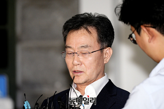 ▲ 대장동 개발 비리의 핵심 인물인 화천대유 대주주 김만배 씨가 지난 9월7일 경기 의왕시 서울구치소에서 출소하며 입장을 밝히고 있다. ⓒ서성진 기자