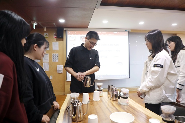 ▲ 영남이공대학교(총장 이재용)는 급변하는 사회에 따라 미래 유망 직업 분야 교육에 대비하고자 교육 수요자의 니즈를 반영한 학과를 신설해 운영한다.ⓒ영남이공대