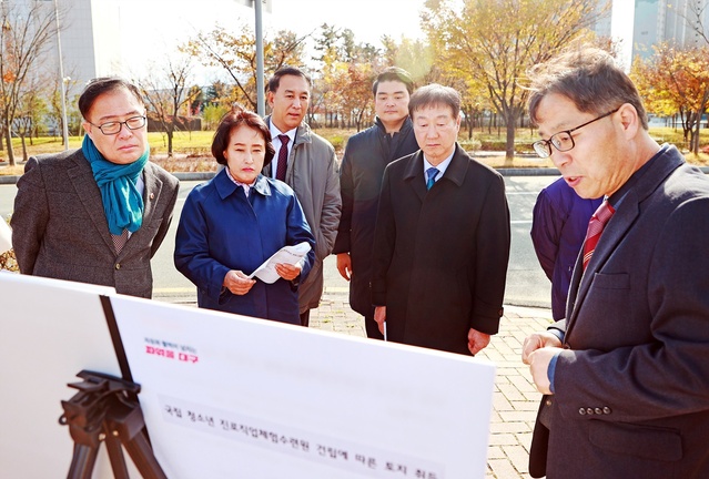 ▲ 대구시의회 기획행정위원회(위원장 임인환)는 제305회 정례회 기간 중인 17일 ‘2024년도 정기분(추가) 공유재산 관리계획(변경)안’의 면밀한 심사를 위해 국립 청소년진로직업체험수련원 사업 대상지를 찾아 사업계획 전반에 대한 점검을 실시했다.ⓒ대구시의회