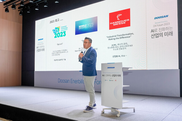 ▲ 지난 17일 분당두산타워에서 열린 ‘DX 포럼 2023’에서 송용진 두산에너빌리티 전략혁신부문장이 인사말을 하고 있다. ⓒ두산에너빌리티