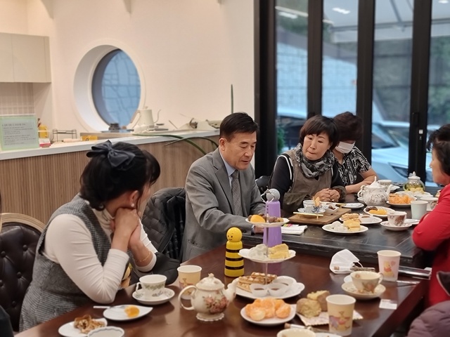 ▲ 허성우 前 대통령실 국민제안비서관이 구미시 장기 요양 시설 관계자들과 간담회를 가지고 요양 시설 및 정책에 대해 의견을 교환했다.ⓒ허성우 전 비서관 사무실