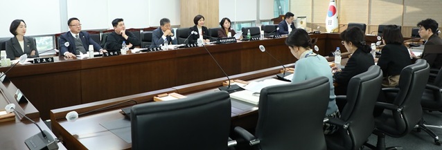 ▲ 세종시의회 예산결산특별위원회가 최근 의정실에서 2023년도 추경예산안과 내년도 예산안 심사를 앞두고 사전간담회를 하고 있다.ⓒ세종시의회