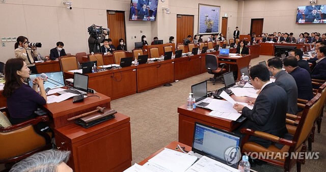 ▲ 20일 국회 산업통상자원중소벤처기업위원회 전체회의가 여당 의원들이 불참한 채 열리고 있다. ⓒ연합뉴스