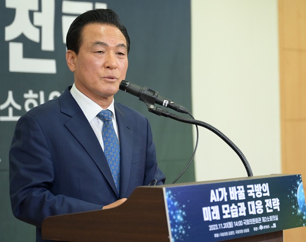 ▲ 백성현 논산시장이 20일  오후 국회 의원회관에서 열린 '국방AI 클러스터 조성' 정책토론회에서 환영사를 하고 있다.ⓒ논산시