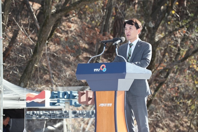 ▲ 김진태 강원특별자치도지사가 20일 양양군에서 열린 오색케이블카 착공식에서 축사를 하고 있다.ⓒ강원특별자치조