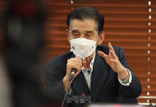 ▲ 북송 재일교포 탈북자 이상봉 씨가 탄광에서 만난 국군포로들에 대해 설명하고 있다. ⓒ정상윤 기자