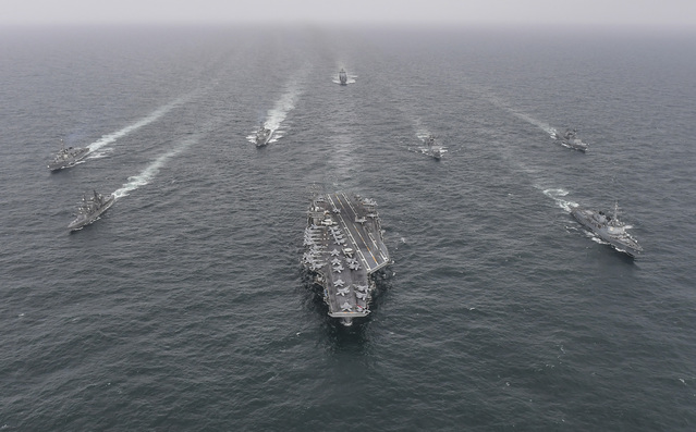 한·미·일 해군이 지난 4월3일 제주 남방 해상에서 북한의 수중 위협에 대비해 대잠전훈련을 실시하고 있는 모습. ⓒ해군