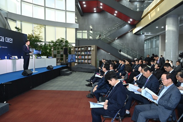 ▲ 경북교육청(교육감 임종식)은 22일 국회의정관 3층 중앙홀에서 국회입법조사처와 지방소멸 위기 극복을 위한 국회 세미나를 개최했다.ⓒ경북교육청