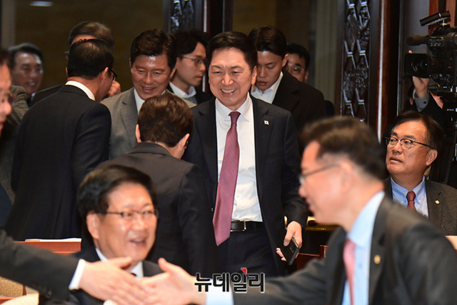 ▲ 김기현 국민의힘 대표가 지난 13일 오후 국회에서 열린 의원총회에 참석하기 위해 입장하고 있다. ⓒ이종현 기