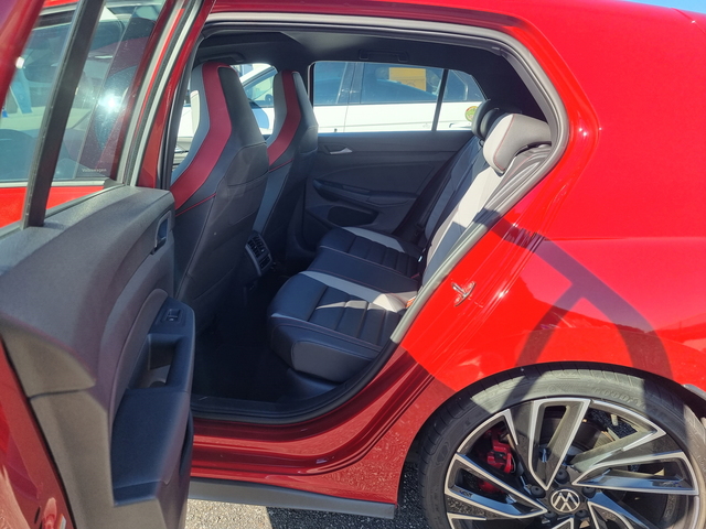 ▲ 2열 공간도 생각보다는 좁지 않게 느껴진다 ⓒ뉴데일리 김성현 기자