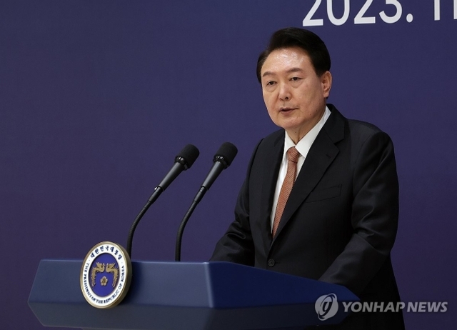 ▲ 윤석열 대통령이 27일 서울 용산 대통령실 청사에서 열린 국가과학기술자문회의 민간위원 오찬 간담회에서 모두발언을 하고 있다. ⓒ연합뉴스