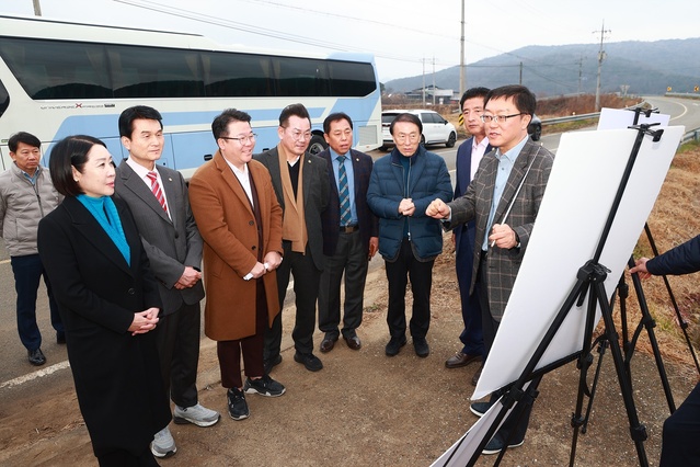 ▲ 대구시의회 통합신공항건설특별위원회는 27일 대구경북통합신공항 이전부지 및 현장소통상담실을 찾아 사업 추진 현황을 점검했다.ⓒ대구시의회