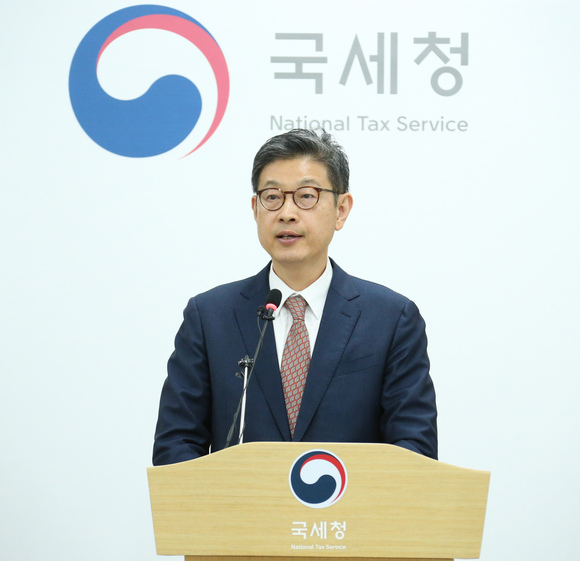 ▲ 고액체납자 재산추적조사 관련 브리핑을 하고 있는 김동일 국세청 징세법무국장 ⓒ국세청