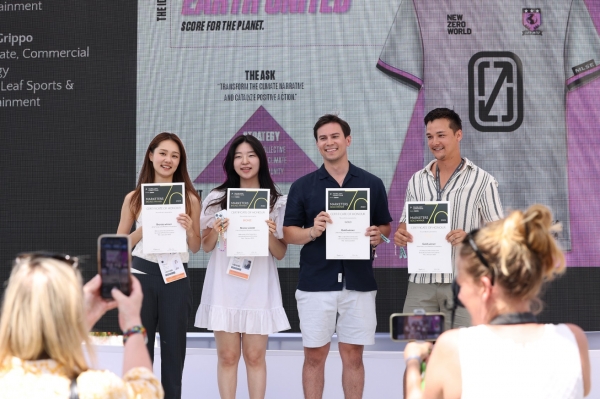 2023년 6월 17일부터 21일까지 열린 영 라이언즈 컴피티션에 한국대표로 출전해 마케터 부문 브론즈를 수상한 SK텔레콤 박하은, 류사론 매니저(왼쪽 첫번째, 두번째). ⓒCANNES LIONS