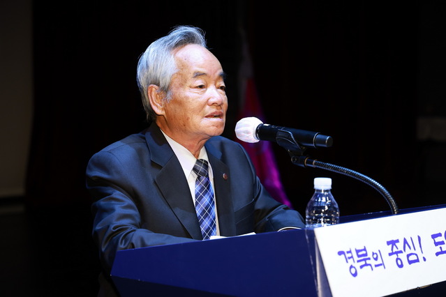 ▲ 리드교육컨설팅 김윤해 대표가 강사로 나서 ‘트렌드로 알아보는 세대 공감 외식문화’라는 주제로 교육하고, 예천군청 임만규 위생팀장이 식품위생법 해설 및 식중독 예방 교육을 이어갔다.ⓒ예천군