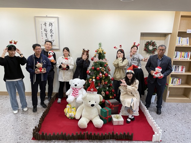 ▲ 성주군은 지난달 청사내 ‘북카페 군민휴:(休)쉼터’를 새롭게 마련했다.ⓒ성주군