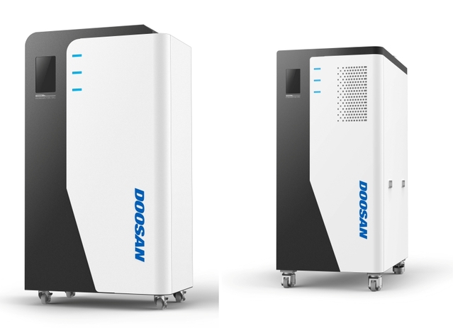 ▲ 수소를 직접 투입해 운영할 수 있는 1kW급(왼쪽), 10kW급 건물·주택용 수소연료전지 ‘H2-PEMFC’ 시스템. ⓒ㈜두산